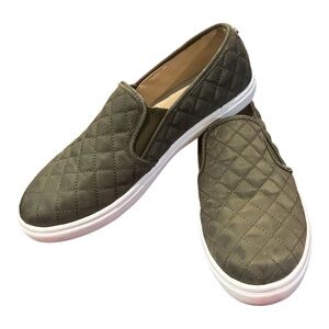 Steve Madden Quilted Army Olive Green Slip-on Sneaker Size 10M ECNTRCQT Comfort.